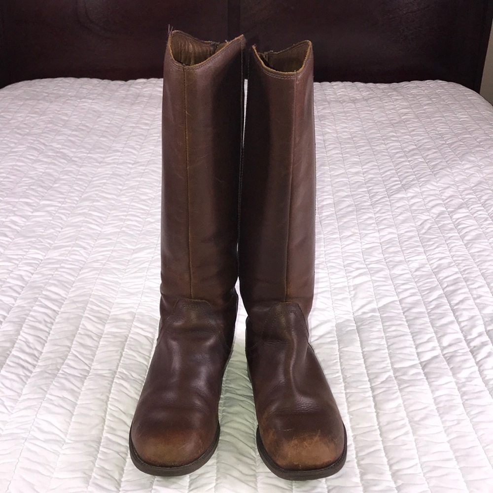 UGG®️leather boots size 9.5 US